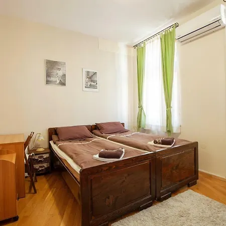 Time Traveling Apartment